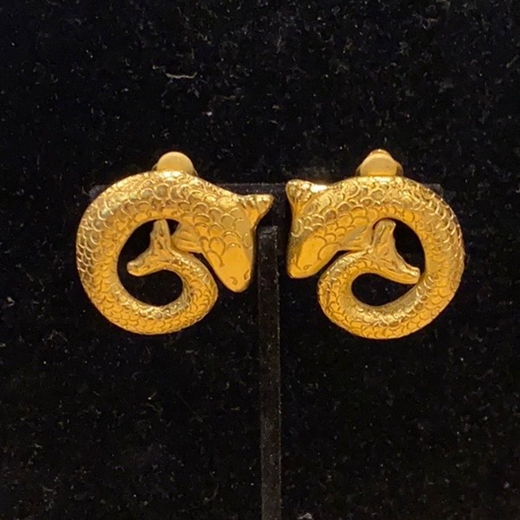 Diane Von Furstenberg Jewelry - Diane Von Furstenburg clip earrings matte gold